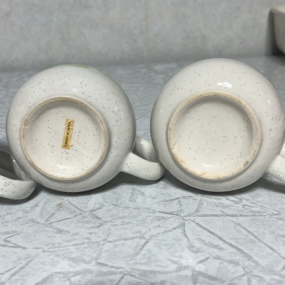 Vtg Speckled Stoneware Painted floral mugs Set of 4 - Picture 5 of 11